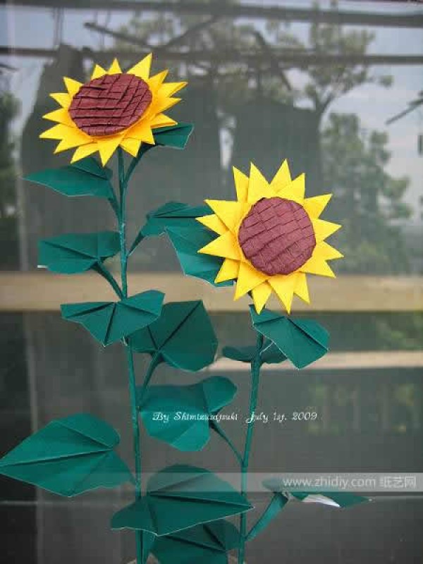 Shimizu May origami sunflower