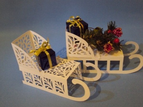 Tutorial on making a paper Christmas sleigh (can be used as a Christmas greeting card)