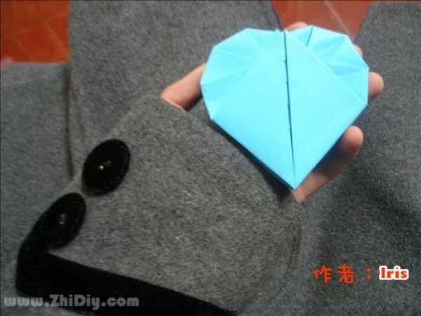 Iris' heart-shaped origami box