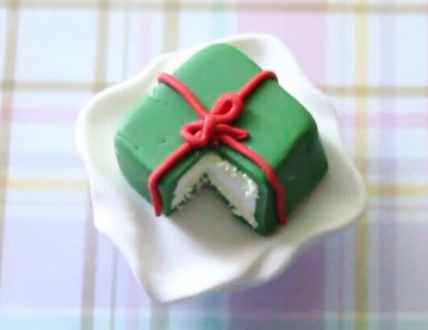 Christmas gift cake clay handmade tutorial