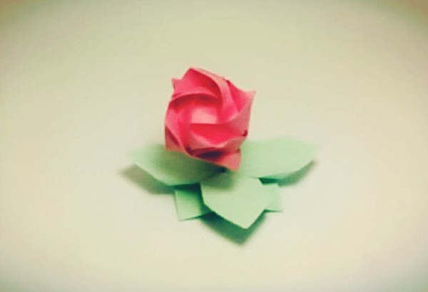 Illustrated folding method of Kawasaki rose leaves. Origami video tutorial teaches you how to fold origami rose leaves.