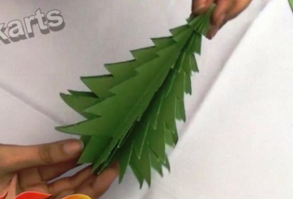 Christmas tree handmade paper craft making tutorial | How to make a simple Christmas tree