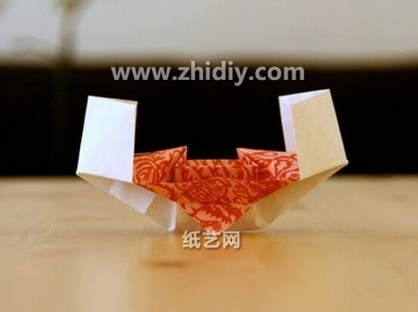 Origami encyclopedia: Tutorial on how to fold a Chinese sailboat