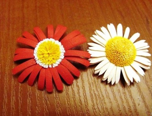 Tutorial on making paper quilled paper flowers