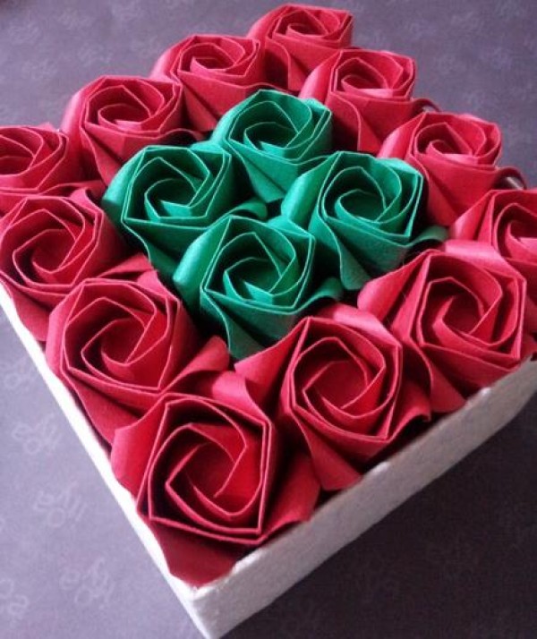 A complete tutorial on folding Christmas roses to teach you the most beautiful Christmas origami roses