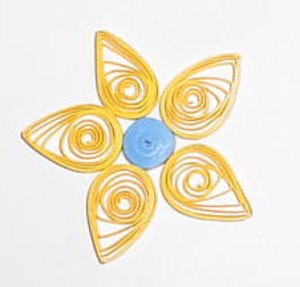 Making Paper Quilled Paper Flowers—The Fourth Type