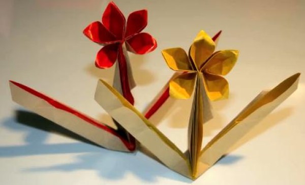 Origami flower encyclopedia - video tutorial on how to fold simulated origami flowers with stems and leaves