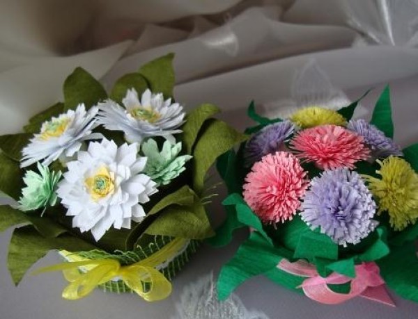 Tutorial on hand-making of quilled paper decorative flower baskets