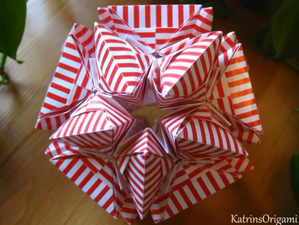 Video tutorial on how to make a Sky Kiss origami flower ball lantern