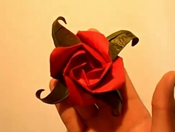 New Kawasaki rose folding video tutorial teaches you how to fold handmade origami roses