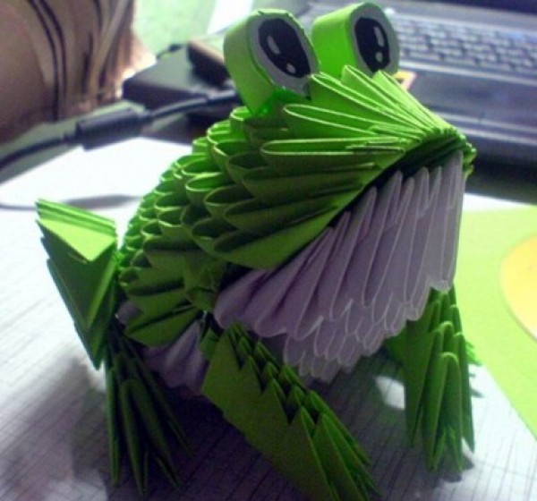 Origami triangle frog making tutorial