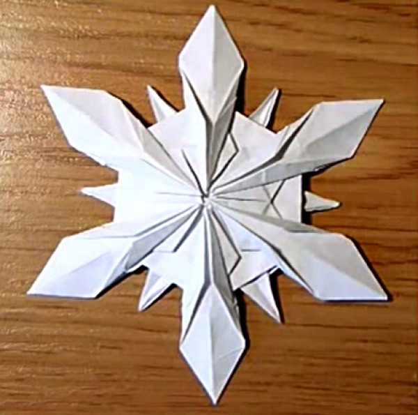 New Years three-dimensional origami snowflakes teach you how to fold realistic and cute snowflakes