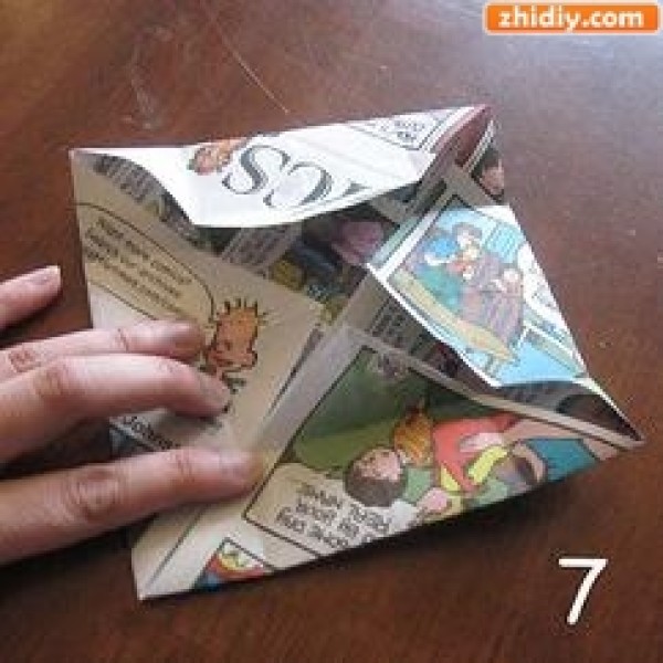 Used newspapers and magazines to make origami boxes [practical]