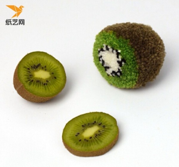 Illustrated tutorial on how to make cute and realistic kiwi yarn balls by hand