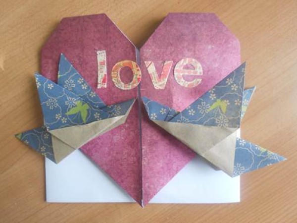 DIY illustrated production tutorial for Valentines Day origami heart and origami bird combination greeting card