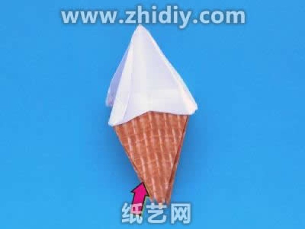 Illustrated tutorial on origami ice cream cone