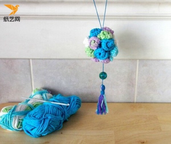 Handmade crochet flower sachet making tutorial illustration