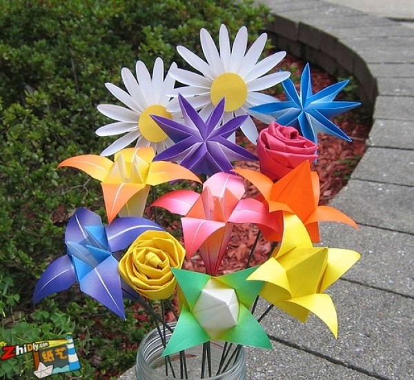 Appreciation of simple origami flowers