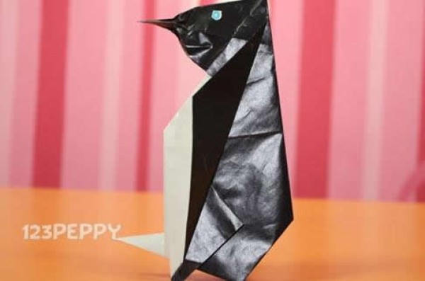 Penguin origami lesson preparation teaches you how to make simple origami penguins for children.