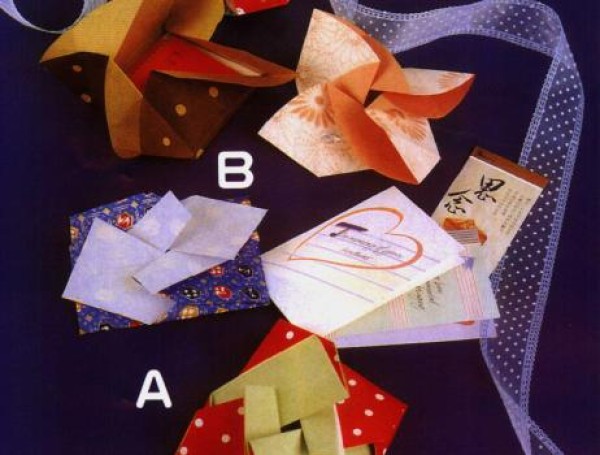 Flower-like envelope origami tutorial