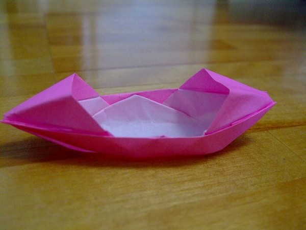 The most common origami boat making tutorial for children