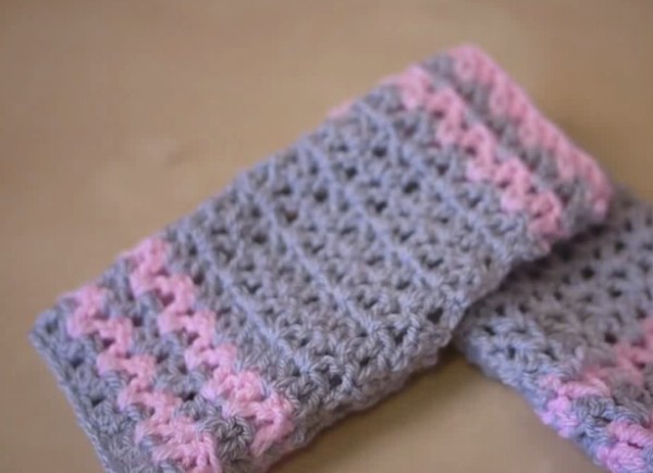 Crochet hand-knitted woolen wristbands | Woolen wristbands and woolen gloves making tutorial