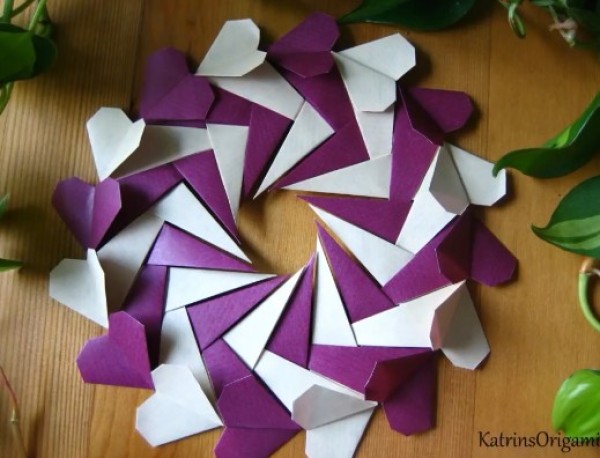 Origami video tutorial for Valentines Day origami heart wreath [Origami Heart Collection]