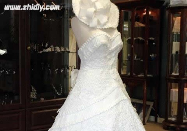 When toilet paper becomes a wedding dress