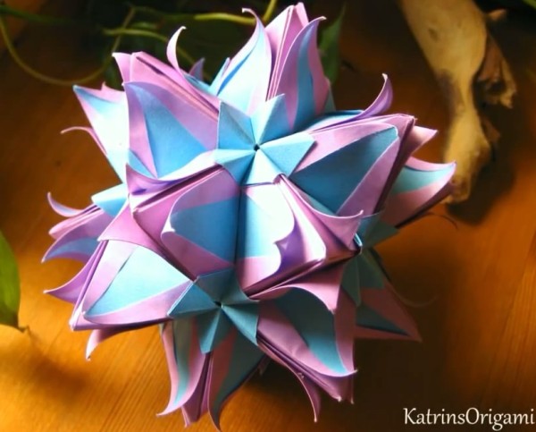 Origami bouquet encyclopedia: video tutorial on how to fold the Triton lantern bouquet manually