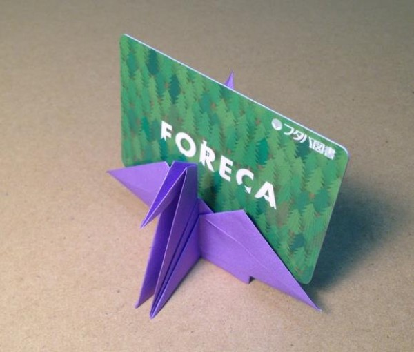 The folding method video of Thousand Paper Cranes teaches you how to make Thousand Paper Crane Card Holders