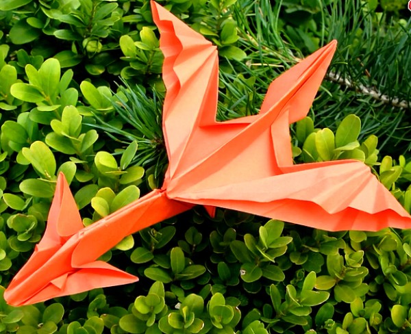 Childrens origami video tutorial for making simple origami dinosaurs from A4 paper