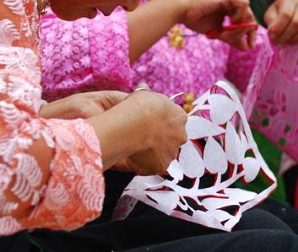 Introduction and Origin of Dehong Prefecture Dai Folk Paper-cutting