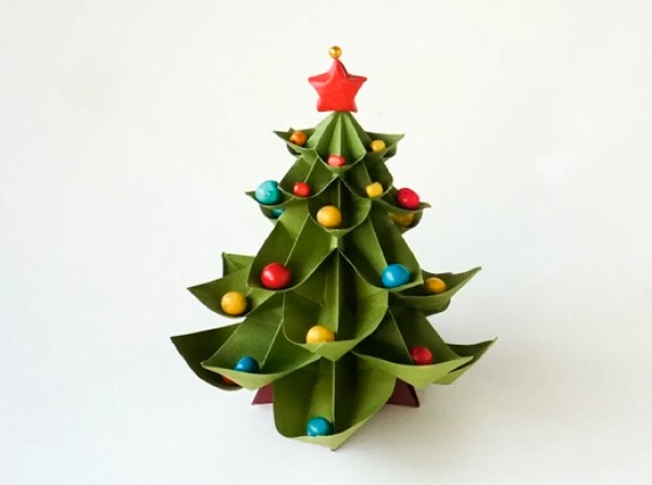 Cute Christmas tree origami making tutorial teaches you step by step how to make origami Christmas tree