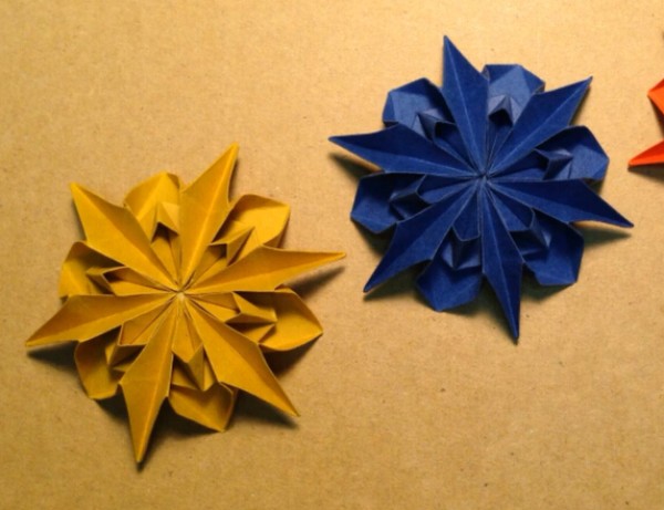 Origami flower manual folding method teaches you how to make origami dahlia