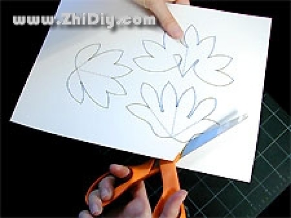 Tutorial on making water lily three-dimensional cards