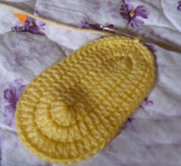 Detailed illustrated tutorial on wool knitting of baby shoes and childrens shoes