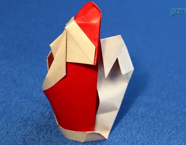 Video tutorial on how to fold an origami Santa Claus with a wrapped bag