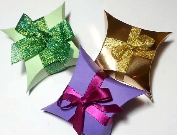 Tutorial on how to make a four-corner origami gift box for Valentine’s Day handmade gifts