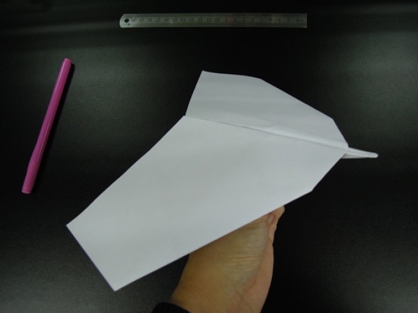 How to fold paper airplanes - Tutorial on origami of a single-pointed funnel glider