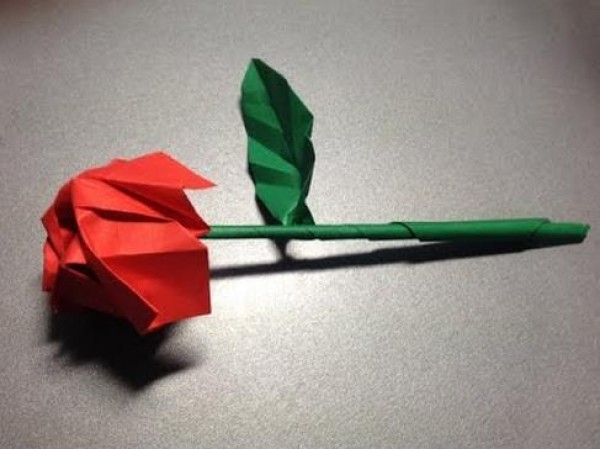 The new origami rose tutorial teaches you how to fold origami roses by hand.