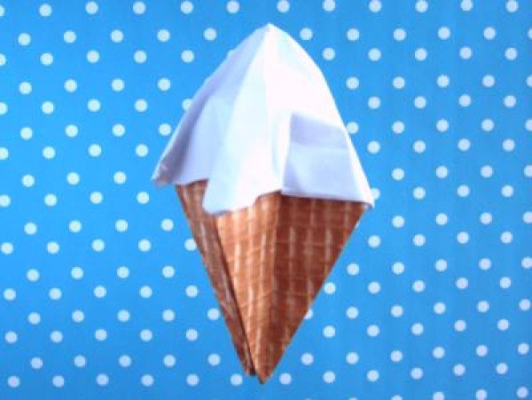 Illustrated tutorial on origami ice cream cone