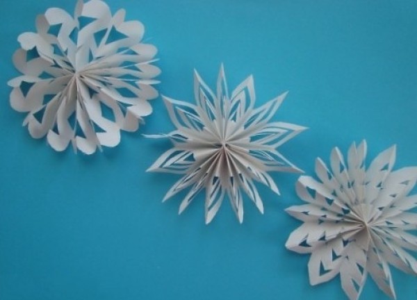 Simple paper-cut three-dimensional snowflake tutorial