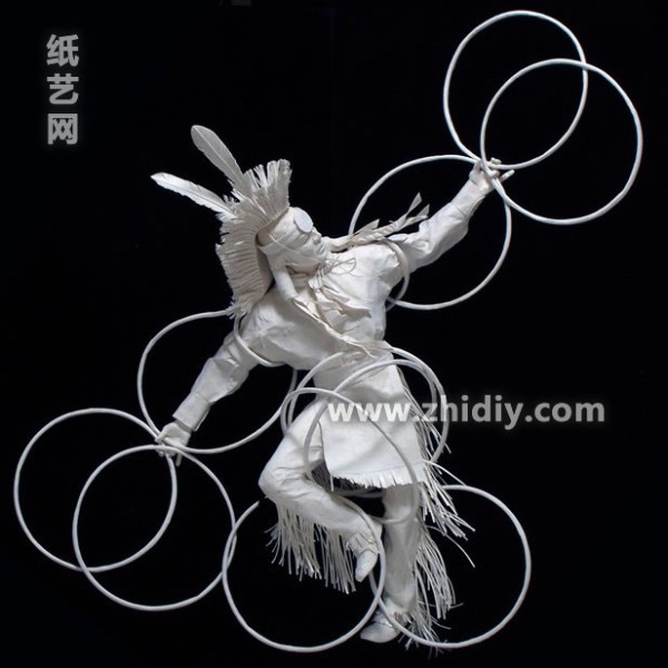 Lifelike paper sculptures