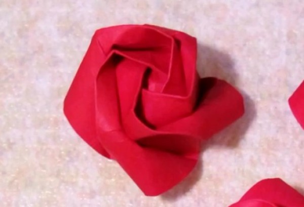 Video tutorial on how to fold a simplified version of the Kawasaki Rose [Origami Rose Collection]