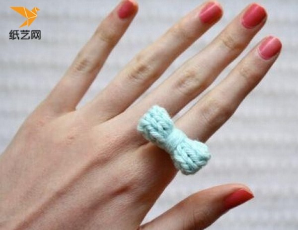 Illustration of hand knitting tutorial for cute bow ring knitting with stick stitches