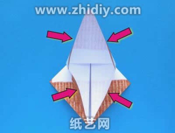 Illustrated tutorial on origami ice cream cone