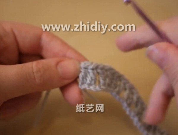 Crochet hand-knitted woolen wristbands | Woolen wristbands and woolen gloves making tutorial