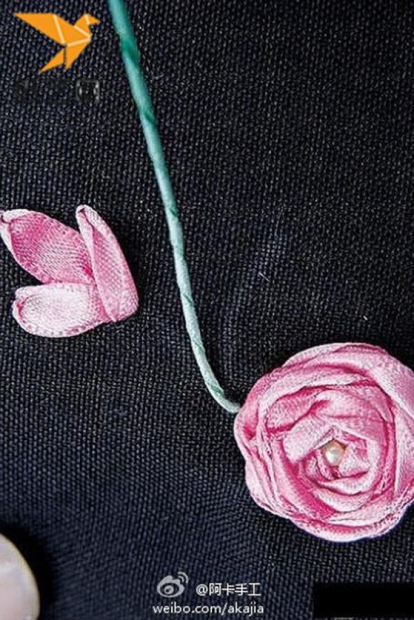 How to embroider? Hand embroidery ribbon embroidery cross stitch flowers production tutorial illustration