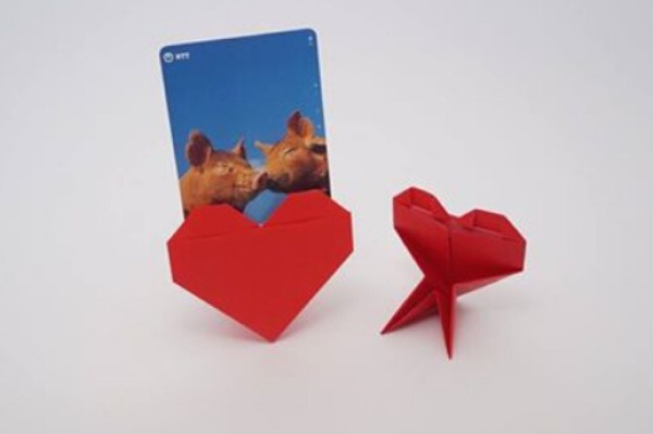 Valentines Day origami photo holder | Valentines Day origami card holder video tutorial on how to fold it