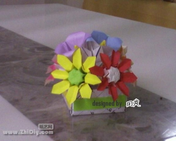 Tian Lan: Origami Daisy Tutorial [Real Picture]